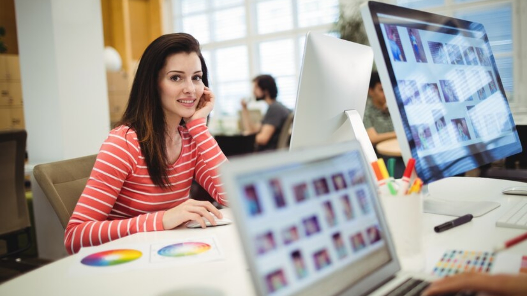 portrait-graphic-designer-working-her-desk_1170-1860